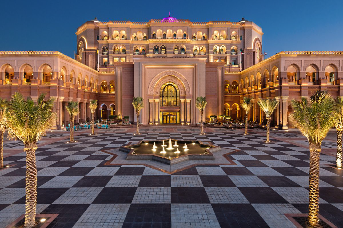 A large building with a fountain in front of it  Description automatically generated